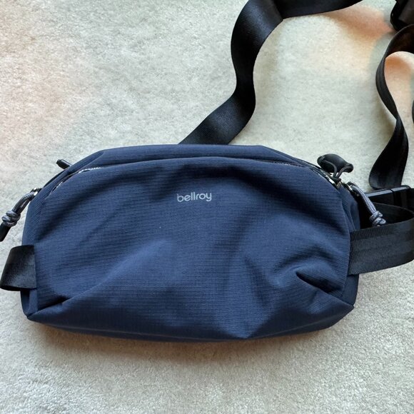 Bellroy Venture Ready Sling 2.5 (Dark Blue) - Picture 1 of 8